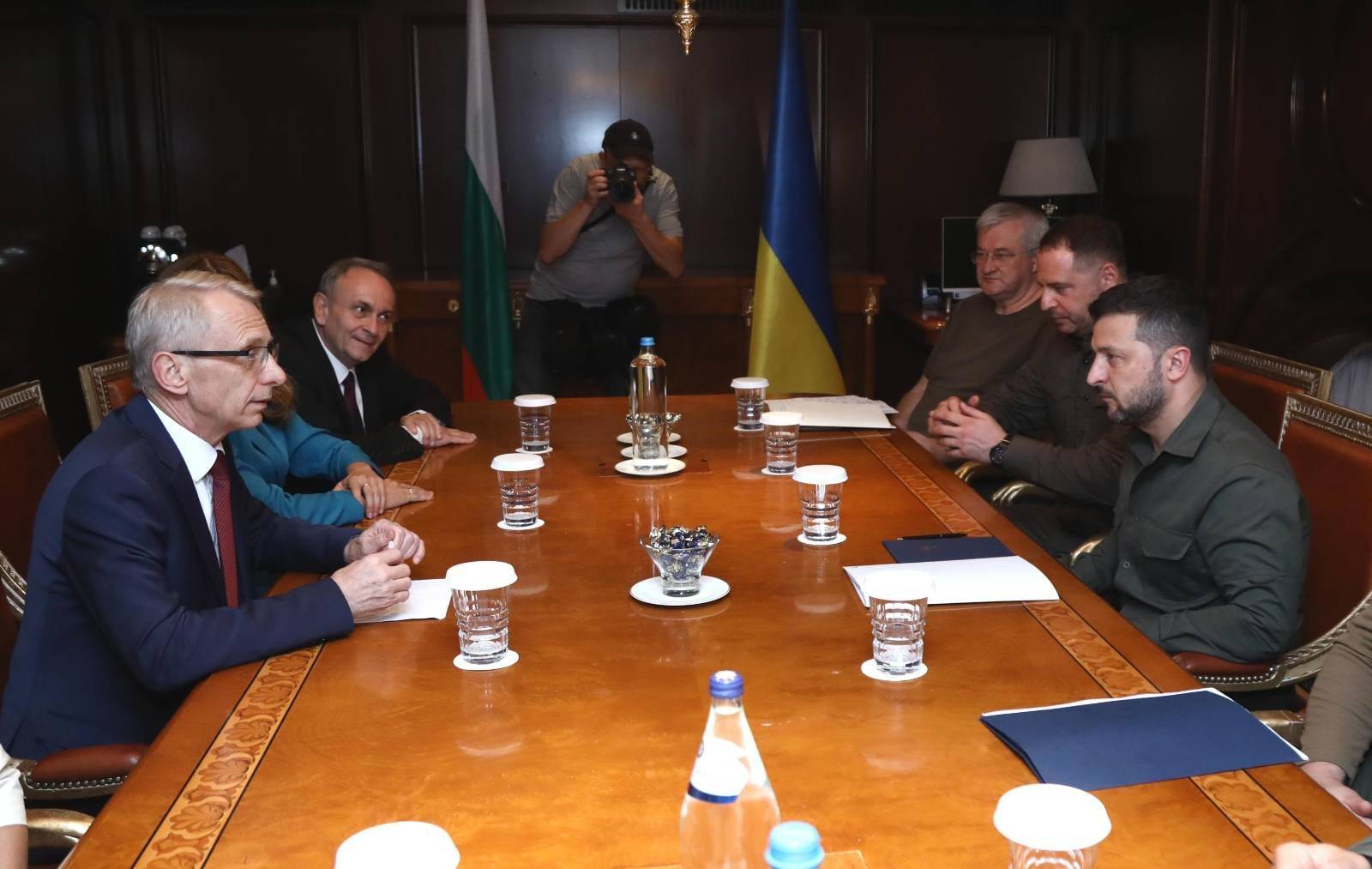  Николай Денков и Володимир Зеленски 